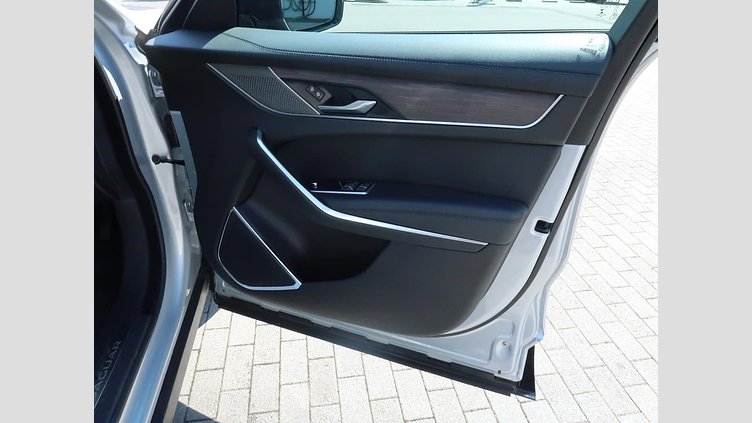 2022 認定中古車 Jaguar F-Pace ハクバシルバー D204 AWD（オートマチック）MHEV S
