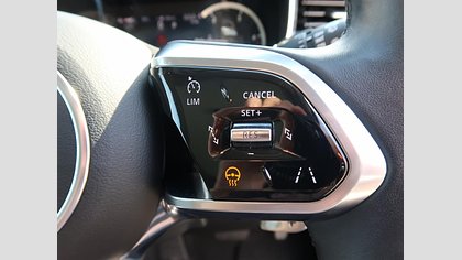 F-Pace 64