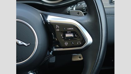 F-Pace 42