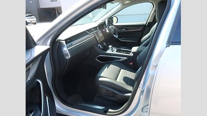 F-Pace 10