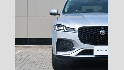 F-Pace 9
