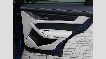 F-Pace 15
