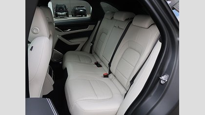 F-Pace 25