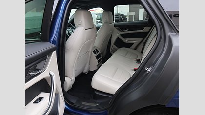 F-Pace 30