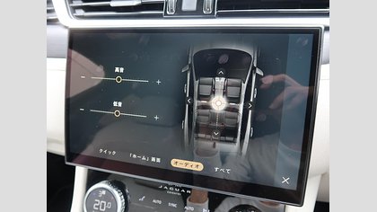 F-Pace 31
