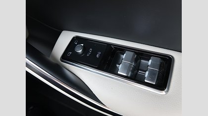 F-Pace 32