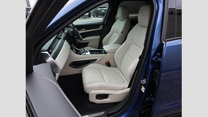 F-Pace 44