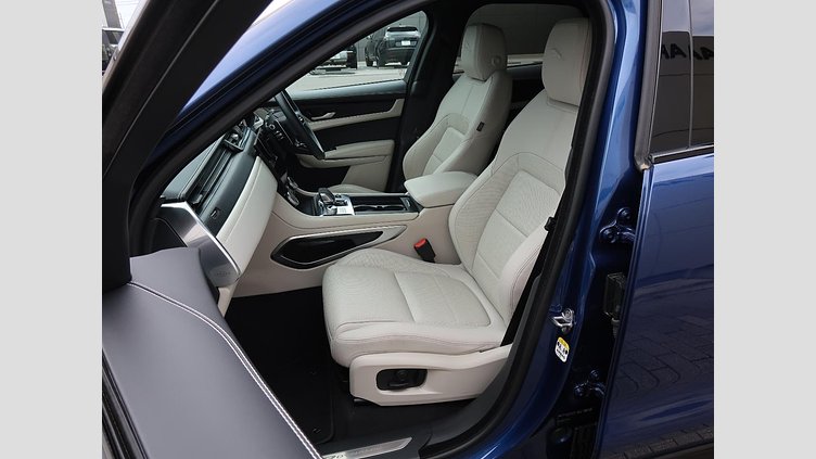 2022 認定中古車 Jaguar F-Pace ブルーファイアブルー P250 AWD（オートマチック） R-DYNAMIC BLACK
