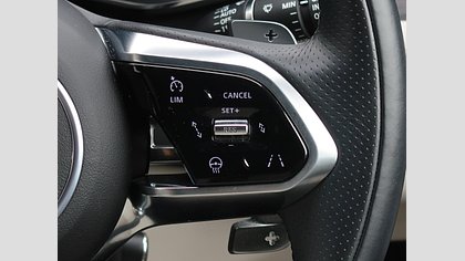 F-Pace 59
