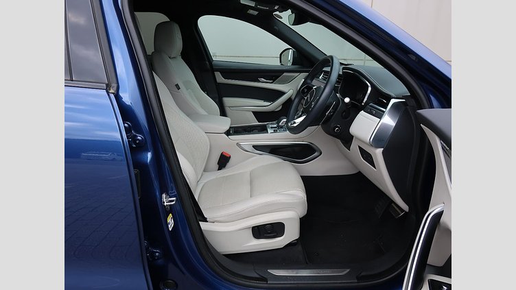 2022 認定中古車 Jaguar F-Pace ブルーファイアブルー P250 AWD（オートマチック） R-DYNAMIC BLACK