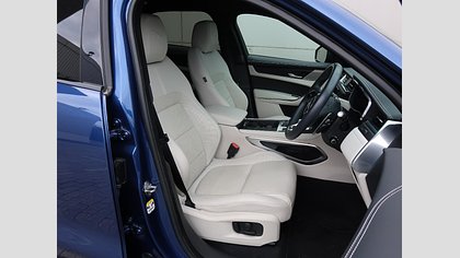 F-Pace 71
