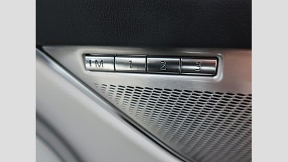 F-Pace 1