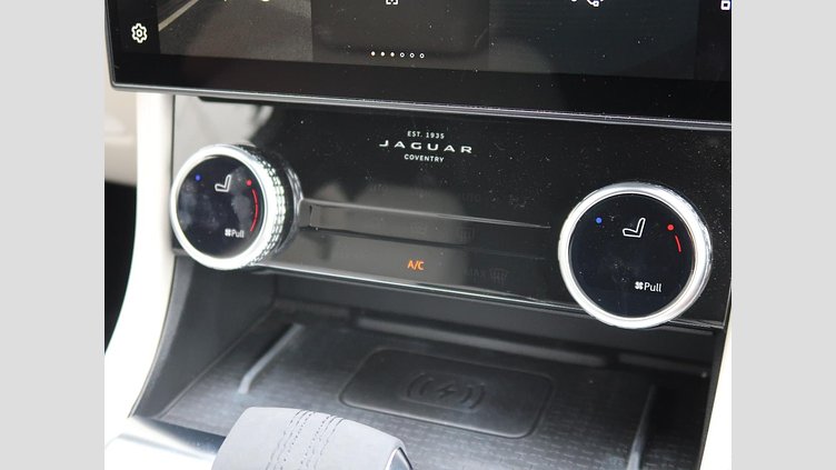 2022 認定中古車 Jaguar F-Pace ブルーファイアブルー P250 AWD（オートマチック） R-DYNAMIC BLACK