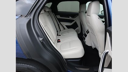 F-Pace 17