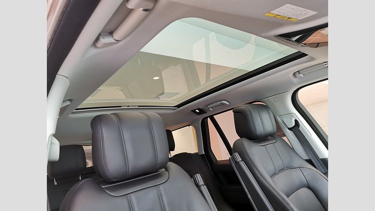 2019 認定中古車 Land Rover Range Rover カルパチアングレイ 3.0リッターTDV6ディーゼル（258 PS） スタンダードホイールベース VOGUE