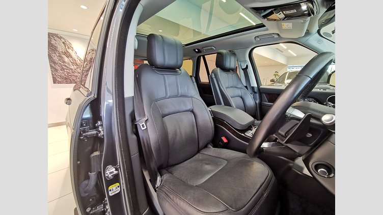 2019 認定中古車 Land Rover Range Rover カルパチアングレイ 3.0リッターTDV6ディーゼル（258 PS） スタンダードホイールベース VOGUE