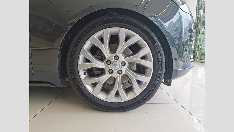 2019 認定中古車 Land Rover Range Rover カルパチアングレイ 3.0リッターTDV6ディーゼル（258 PS） スタンダードホイールベース VOGUE