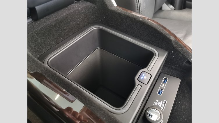 2019 認定中古車 Land Rover Range Rover カルパチアングレイ 3.0リッターTDV6ディーゼル（258 PS） スタンダードホイールベース VOGUE