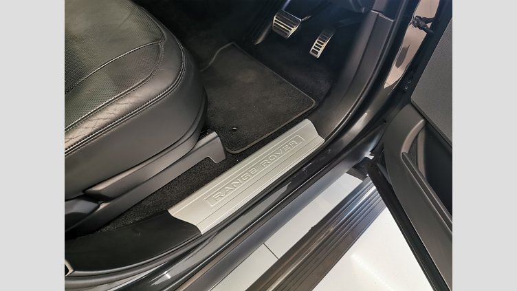 2019 認定中古車 Land Rover Range Rover カルパチアングレイ 3.0リッターTDV6ディーゼル（258 PS） スタンダードホイールベース VOGUE