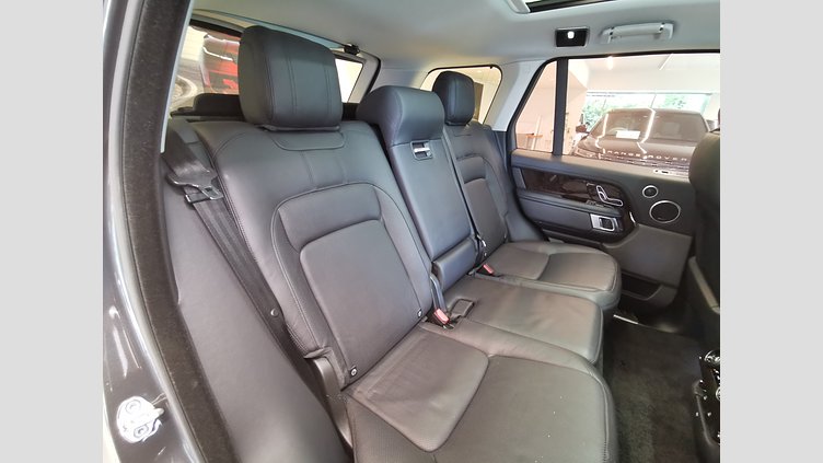 2019 認定中古車 Land Rover Range Rover カルパチアングレイ 3.0リッターTDV6ディーゼル（258 PS） スタンダードホイールベース VOGUE