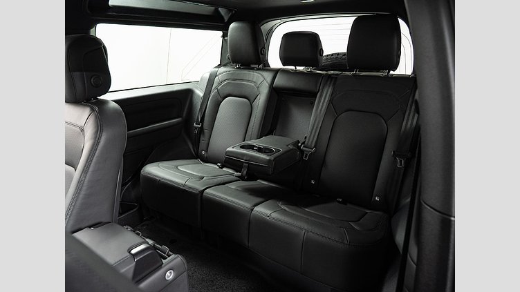 2025 認定中古車 Land Rover Defender 90 フジホワイト D350 ディーゼルマイルドハイブリッド X-Dynamic HSE