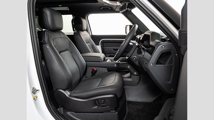 2025 認定中古車 Land Rover Defender 90 フジホワイト D350 ディーゼルマイルドハイブリッド X-Dynamic HSE