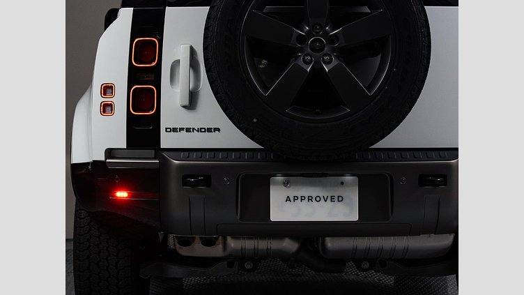2025 認定中古車 Land Rover Defender 90 フジホワイト D350 ディーゼルマイルドハイブリッド X-Dynamic HSE