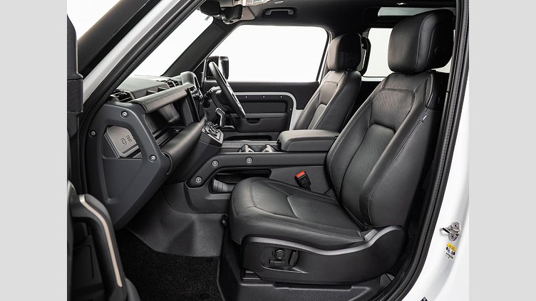 2025 認定中古車 Land Rover Defender 90 フジホワイト D350 ディーゼルマイルドハイブリッド X-Dynamic HSE