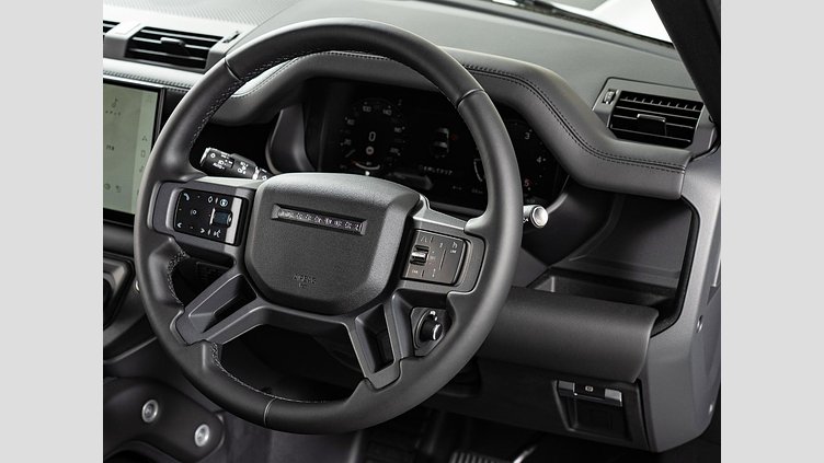 2025 認定中古車 Land Rover Defender 90 フジホワイト D350 ディーゼルマイルドハイブリッド X-Dynamic HSE