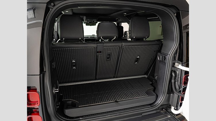 2025 認定中古車 Land Rover Defender 90 フジホワイト D350 ディーゼルマイルドハイブリッド X-Dynamic HSE