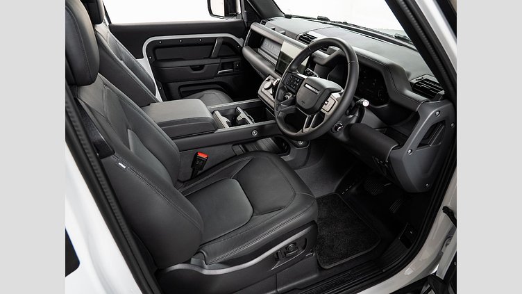 2025 認定中古車 Land Rover Defender 90 フジホワイト D350 ディーゼルマイルドハイブリッド X-Dynamic HSE