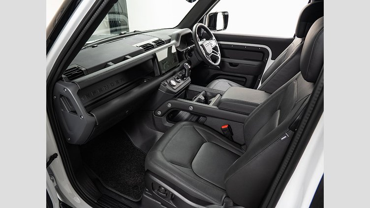 2025 認定中古車 Land Rover Defender 90 フジホワイト D350 ディーゼルマイルドハイブリッド X-Dynamic HSE