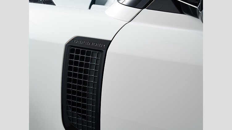 2025 認定中古車 Land Rover Defender 90 フジホワイト D350 ディーゼルマイルドハイブリッド X-Dynamic HSE