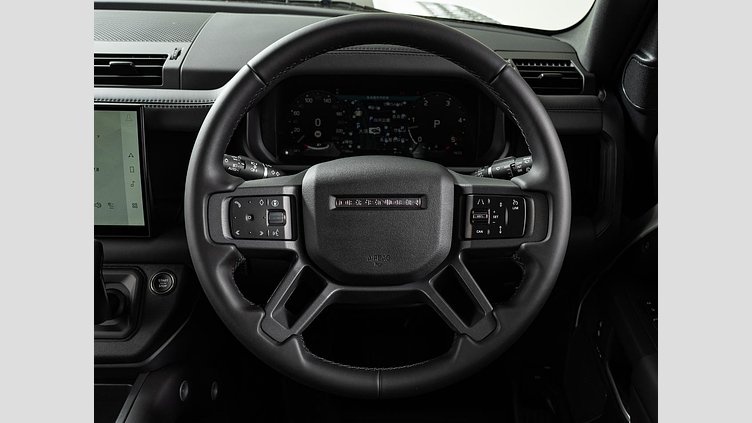 2025 認定中古車 Land Rover Defender 90 フジホワイト D350 ディーゼルマイルドハイブリッド X-Dynamic HSE