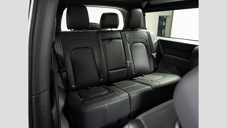 2025 認定中古車 Land Rover Defender 90 フジホワイト D350 ディーゼルマイルドハイブリッド X-Dynamic HSE