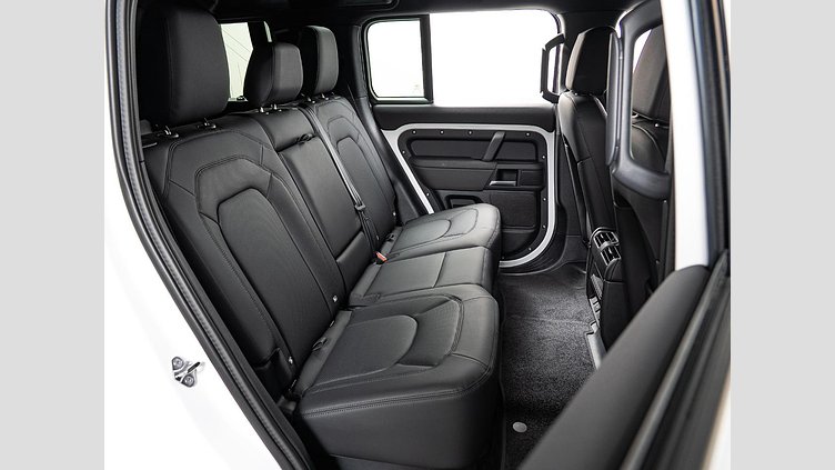 2025 認定中古車 Land Rover Defender 110 フジホワイト D350 ディーゼルマイルドハイブリッド X-Dynamic SE