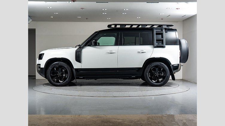 2025 認定中古車 Land Rover Defender 110 フジホワイト D350 ディーゼルマイルドハイブリッド X-Dynamic SE