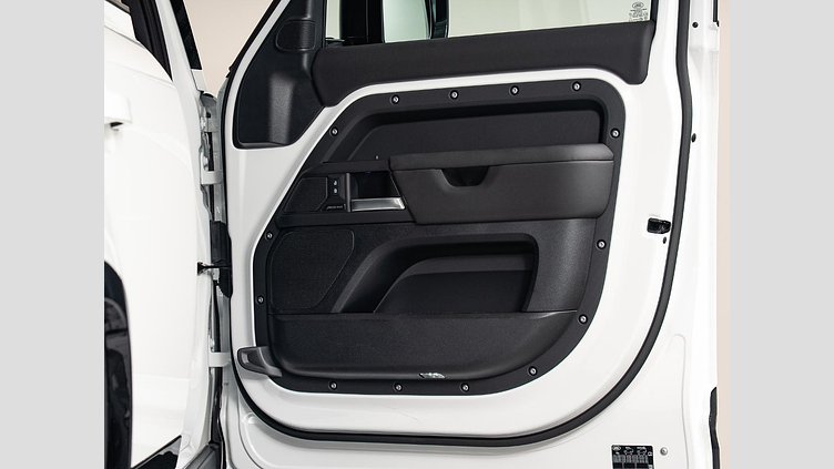 2025 認定中古車 Land Rover Defender 110 フジホワイト D350 ディーゼルマイルドハイブリッド X-Dynamic SE