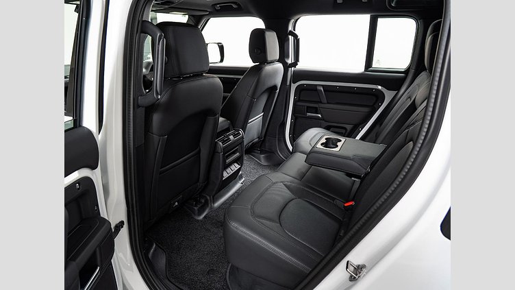 2025 認定中古車 Land Rover Defender 110 フジホワイト D350 ディーゼルマイルドハイブリッド X-Dynamic SE