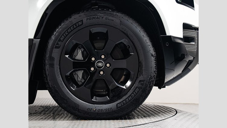 2025 認定中古車 Land Rover Defender 110 フジホワイト D350 ディーゼルマイルドハイブリッド X-Dynamic SE