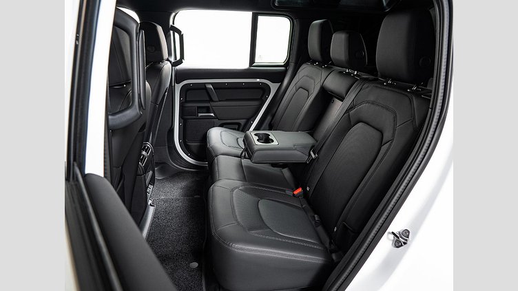 2025 認定中古車 Land Rover Defender 110 フジホワイト D350 ディーゼルマイルドハイブリッド X-Dynamic SE