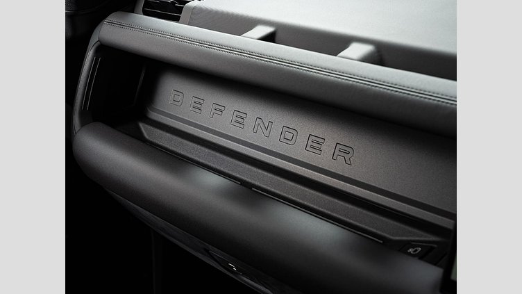 2025 認定中古車 Land Rover Defender 110 フジホワイト D350 ディーゼルマイルドハイブリッド X-Dynamic SE