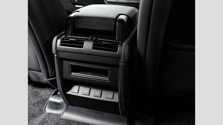 2025 認定中古車 Land Rover Defender 110 フジホワイト D350 ディーゼルマイルドハイブリッド X-Dynamic SE