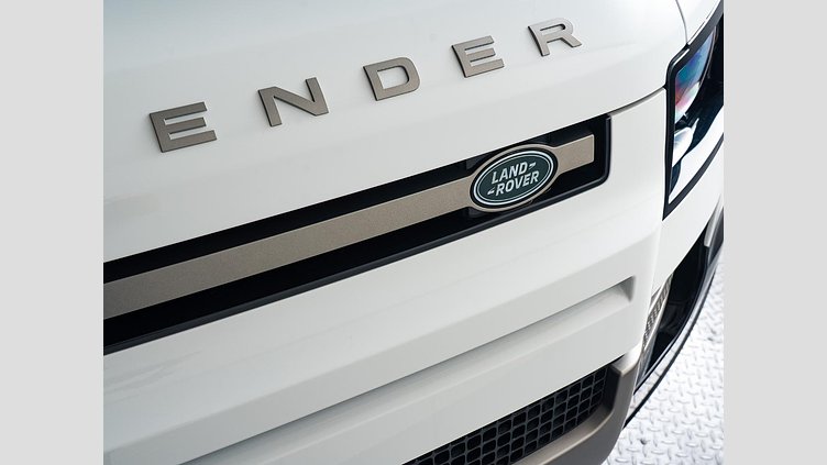 2025 認定中古車 Land Rover Defender 110 フジホワイト D350 ディーゼルマイルドハイブリッド X-Dynamic SE