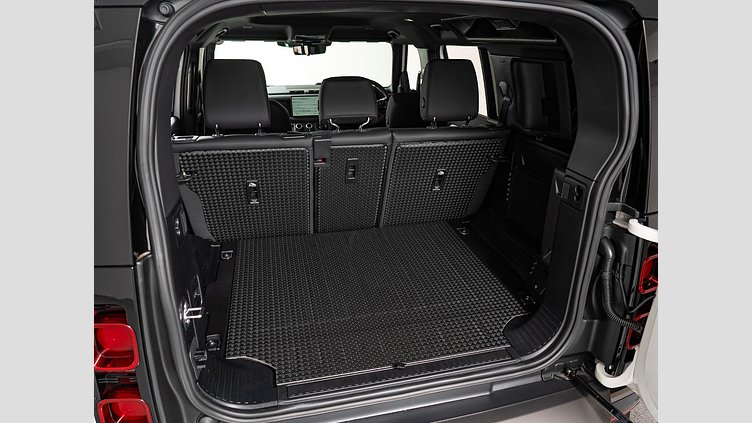 2025 認定中古車 Land Rover Defender 110 フジホワイト D350 ディーゼルマイルドハイブリッド X-Dynamic SE