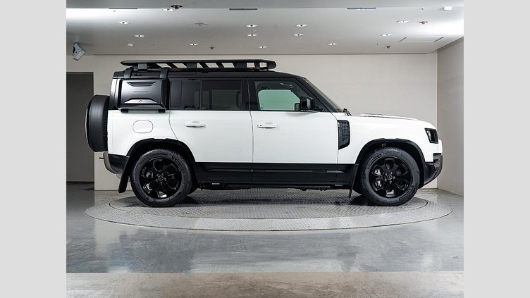 2025 認定中古車 Land Rover Defender 110 フジホワイト D350 ディーゼルマイルドハイブリッド X-Dynamic SE
