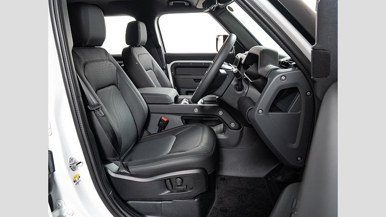 2025 認定中古車 Land Rover Defender 110 フジホワイト D350 ディーゼルマイルドハイブリッド X-Dynamic SE