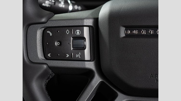 2025 認定中古車 Land Rover Defender 110 フジホワイト D350 ディーゼルマイルドハイブリッド X-Dynamic SE