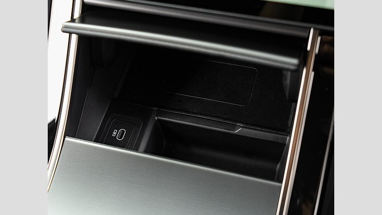 2024 認定中古車 Land Rover Range Rover Velar シャラントグレイ D200マイルドハイブリッド（ディーゼル） スタンダードホイールベース Dynamic SE