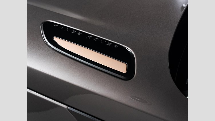 2024 認定中古車 Land Rover Range Rover Velar シャラントグレイ D200マイルドハイブリッド（ディーゼル） スタンダードホイールベース Dynamic SE